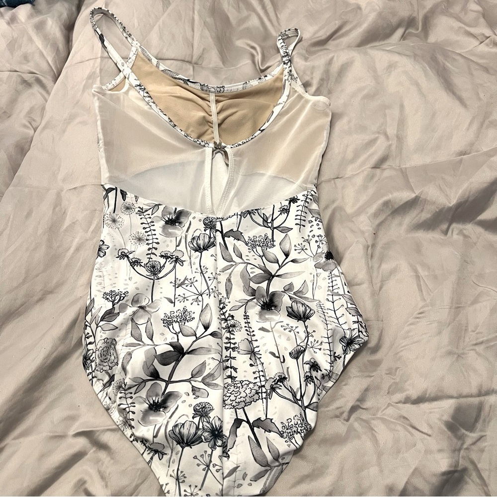 Ainslie wear leotard ~ small ~printed ~ NWOT